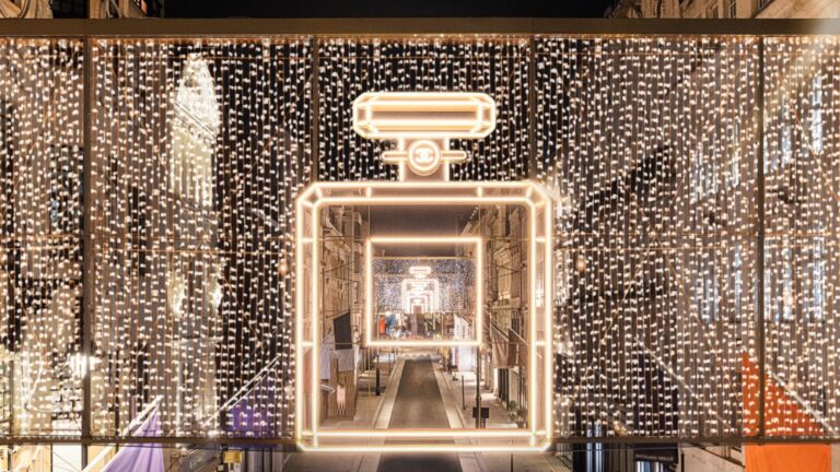 CHANEL BOND STREET LIGHTS IMAGE