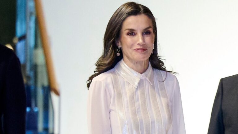 Queen Letizia of Spain Shirtdress Opera 1